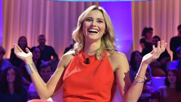 Oggi in TV: ""Da noi a ruota libera", con Francesca Fialdini su Rai1 e con Orietta Berti e Massimo Gramellini".  Ospiti il Trio Medusa, Ludovica Nasti e il sindaco di Siracusa Francesco Italia