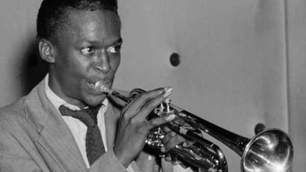 Stasera in TV: "Miles Davis a "Ghiaccio bollente" su Rai5 (canale 23)". La "rivoluzione" elettrica del Jazz