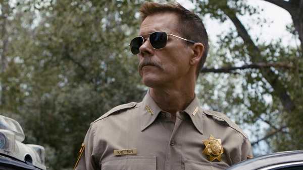 Stasera in TV: "Serata thriller su Rai4 (canale 21) con "Cop Car"". Diretto da Jon Watts, già regista di Spider-Man: Homecoming