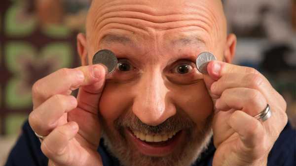 Stasera in TV: "La comicità di Maurizio Battista torna su Rai2 con "Poco di tanto"". Da stasera tre appuntamenti in prima serata