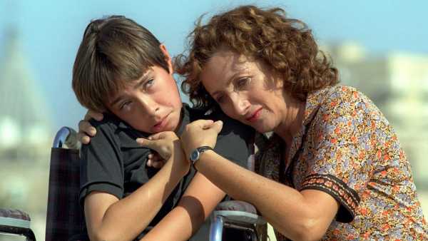 Stasera in TV: ""Il figlio della luna", su Rai1 il grande amore di una madre per il proprio figlio disabile". Con Lunetta Savino per la regia di Gianfranco Albano