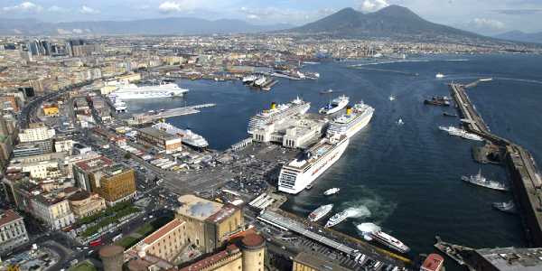 Stasera in TV: "Con Rai5 (canale 23) . "Di là dal fiume e tra gli alberi". Il porto di Napoli