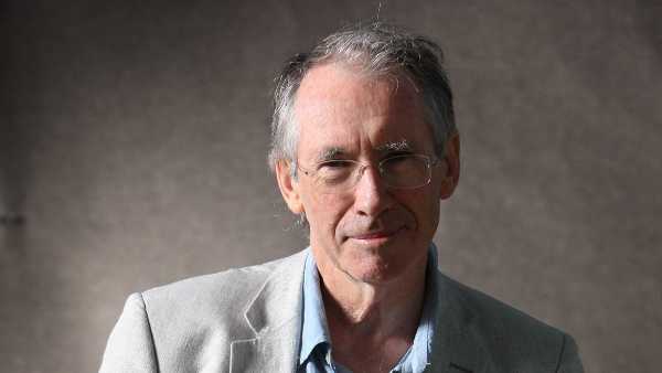 IAN MCEWAN a "Che Tempo Che Fa": “La ripugnanza e’ entrata in politica”. “Viviamo in un’epoca razionale ma c’e’ anche tanta stupidita’, tanto populismo”