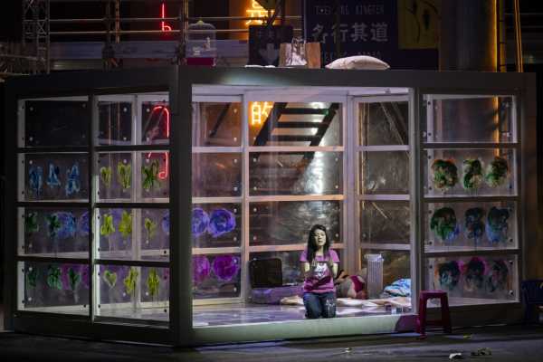 Stasera in TV: "Michieletto racconta Madama Butterfly nel "Volo del calabrone"". Con María José Siri e Cristiana Capotondi su Rai5 (canale 23)
