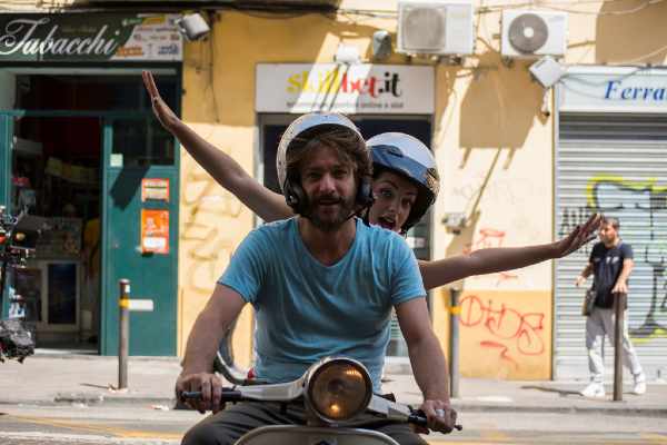 Stasera in TV: "Su Rai2 "A Napoli non piove mai" con Sergio Assisi". Una storia sul valore salvifico dell'amicizia
