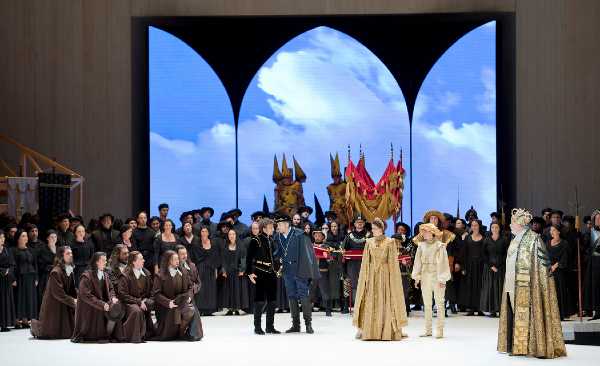 Stasera in TV: "Su Rai5 (canale 23) il Don Carlo di Verdi". Sul podio della Scala Daniele Gatti