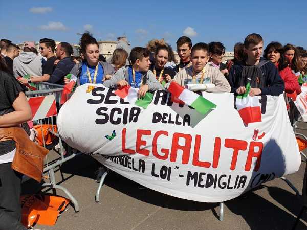 #PalermoChiamaItalia- Il coraggio di ogni giorno. Oggi migliaia di studenti ricorderanno le stragi di Capaci e di via D’Amelio. Pronta a salpare la Nave della Legalità virtuale