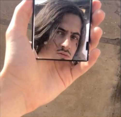 GOBBI, il cantautore che ha spiazzato sulle piattaforme web col video del singolo BOLOGNA MERDA torna online con FALENE