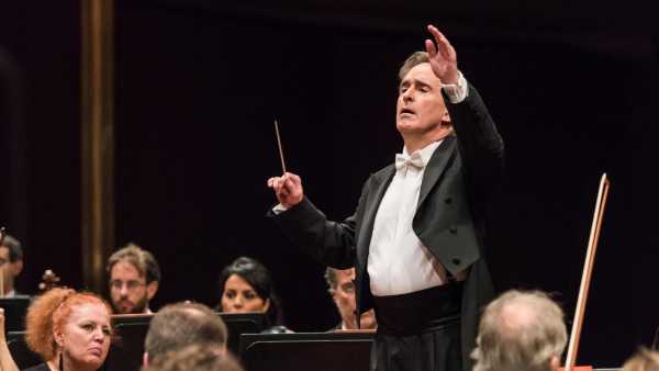 Oggi in TV: "Varése, Schreker e Beethoven per l'Orchestra Rai". Sul podio di Rai5 (canale 23) James Conlon