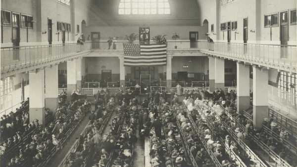 Stasera in TV: "Rai Storia (canale 54) svela i "Misteri d'archivio"". 1903: Ellis Island, il picco dell'immigrazione