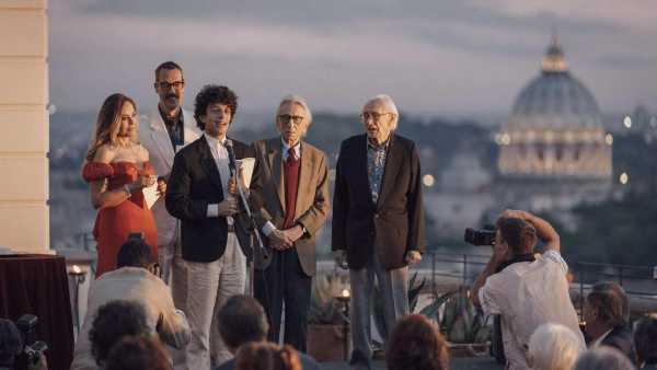 Stasera in TV: ""Notti magiche", in prima assoluta su Rai3 l'ultimo film di Paolo Virzì". Una commedia gialla, sullo sfondo del Mondiale di Italia '90
