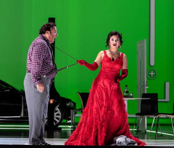 Stasera in TV: "Su Rai5 (canale 23) il "Volo Del Calabrone" con Damiano Michieletto". Pappano, Bollani e Lisette Oropesa raccontano Bernstein