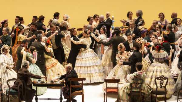 Stasera in TV: "L'elefante di Vick per le "Nozze di Figaro" di Mozart". Su Rai5 (canale 23) lo spettacolo dell'Opera di Roma