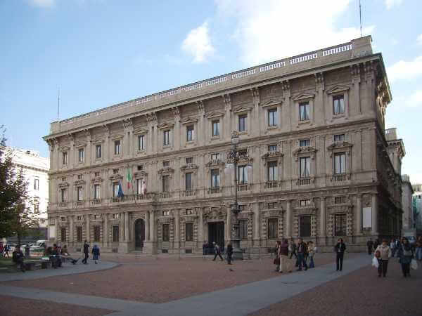 Diritti. La Notte Blu di Palazzo Marino per la Giornata Mondiale del Rifugiato