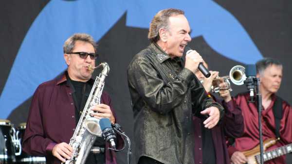 Stasera in TV: "Il "Ghiaccio bollente" di Rai5 (canale 23)". Rock Legends. Neil Diamond