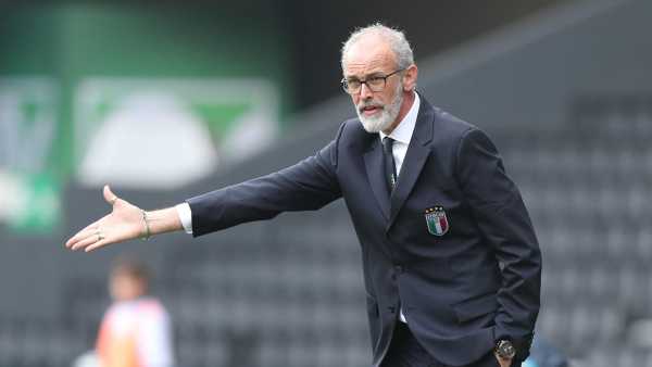 Oggi in TV: "La volata scudetto e il futuro dei giovani talenti azzurri a Dribbling, Rai2". Il Ct dell'Under 21 Nicolato ospite del rotocalco di Raisport