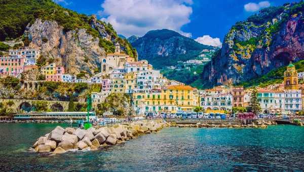 Oggi in TV: "Al via su Rai1 "L'Italia non finisce mai"". Prima tappa, la Campania