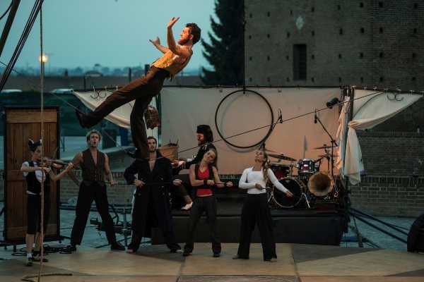 Lonato in Festival 2020 - Spettacoli all'aperto nello scenario della Rocca Visconteo Veneta di Lonato del Garda (Brescia)