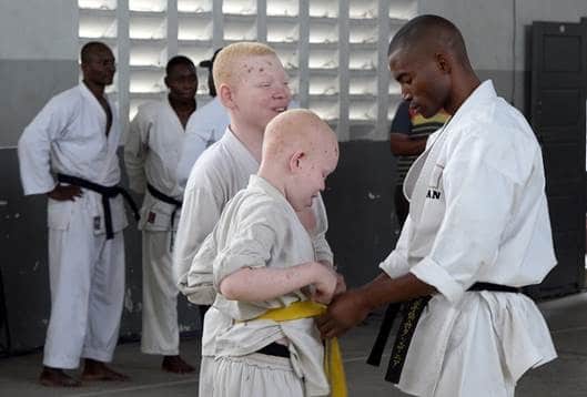 BLACK SAMURAI: arriva su RAI3 il documentario di Luigi Maria Perotti girato in Tanzania