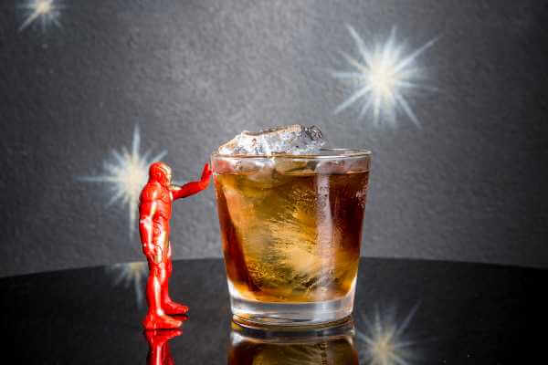 Drink Cinema: DEMON IN A BOTTLE ispirato ad Iron Man in Avengers: Endgame de I Maestri del Cocktail