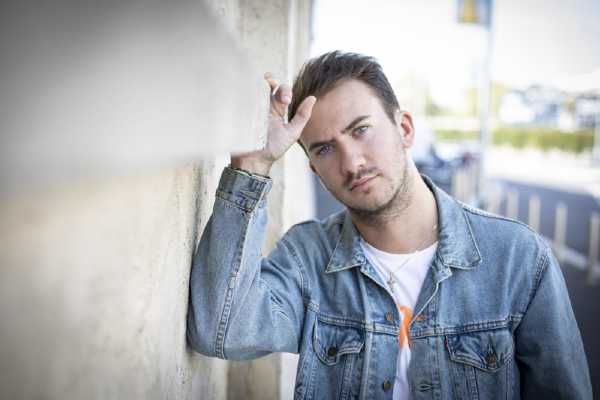 Ritmo latino per il nuovo singolo dell' X-Factor SIMONE FRULIO