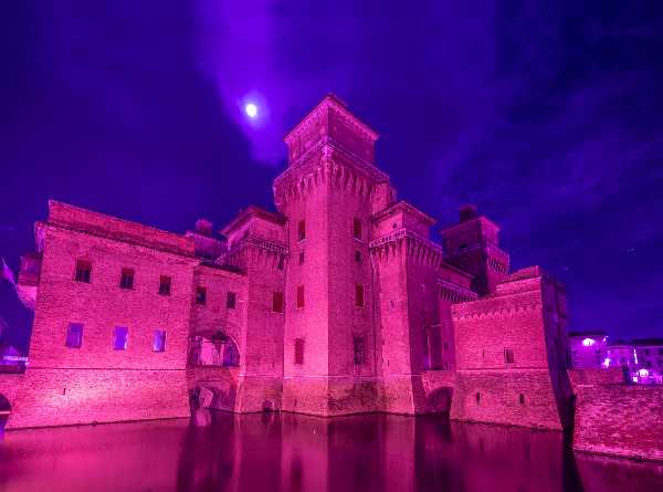 unnamed (12) (1) - PuntoZip - La cultura in un piccolo spazio Le Notti in Rosa di Ferrara: suggestive visite guidate serali, con replica e transfer dai lidi Le Notti in Rosa di Ferrara: suggestive visite guidate serali, con replica e transfer dai lidi