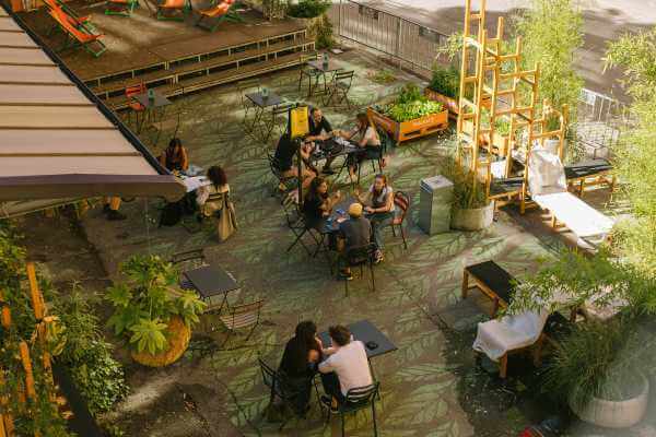 Al via da oggi STABILIMENTO ESTIVO BASE 2020: il programma estivo di BASE Milano con musica, cinema, teatro, slam poetry, workshop, degustazioni e molto altro