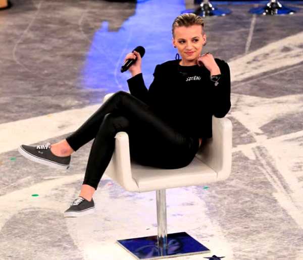 Serena De Bari, protagonista di AMICI, presenta "CHECK"