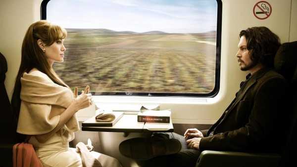 Stasera in TV: "Serata con Johnny Depp su Rai Movie (canale 24)". Le atmosfere fantascientifiche di "Transcendence" e la suspense di "The Tourist"