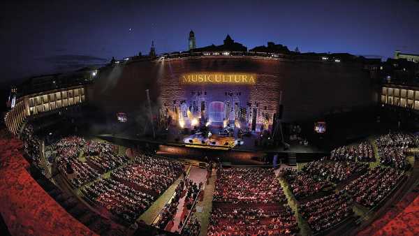 Stasera in Tv: Le finali di Musicultura in diretta su Rai Radio1 - Due serate in diretta dallo sferisterio di Macerata