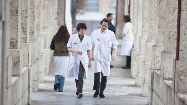 Stasera in TV:"Su Rai3 in prima visione assoluta "Ippocrate"". Un tirocinio medico pieno di imprevisti
