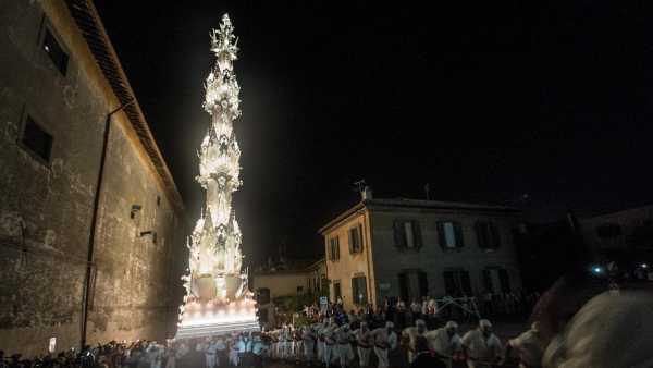 Stasera in TV: "La macchina di Santa Rosa: semo tutti de'n sentimento" - Su Rai Storia (canale 54) Viterbo e la sua patrona