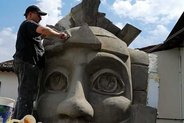 “Giano Bifronte”, una nuova scultura alle porte di Subbiano
