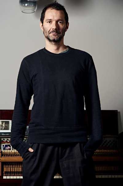 DAVIDE "BOOSTA" DILEO live a ULASSAI (NU) con il tour in solo "BOOSTOLOGY", un concerto passeggiato tra pianoforti ed elettronica