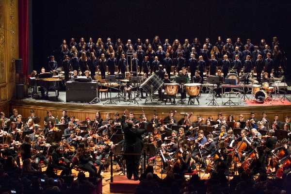 ll concerto della Massimo Kids Orchestra con il Coro di voci bianche, il Coro Arcobaleno e la Cantoria al Teatro di Verdura  ll concerto della Massimo Kids Orchestra con il Coro di voci bianche, il Coro Arcobaleno e la Cantoria al Teatro di Verdura