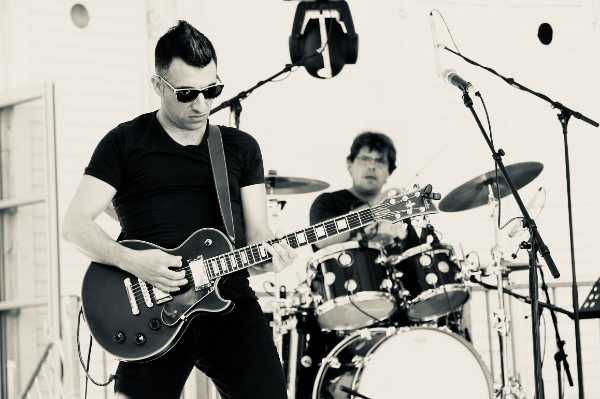 Il cantautore italo-francese MIGASO in concerto al Festival di Villa Arconati, a Castellazzo di Bollate (Milano), opening act di PACIFICO e STEFANO BARTEZZAGHI.