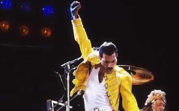 Stasera in TV: "Un "Ghiaccio bollente" con Freddie Mercury". Su Rai5 (canale 23) "The Ultimate Showman"