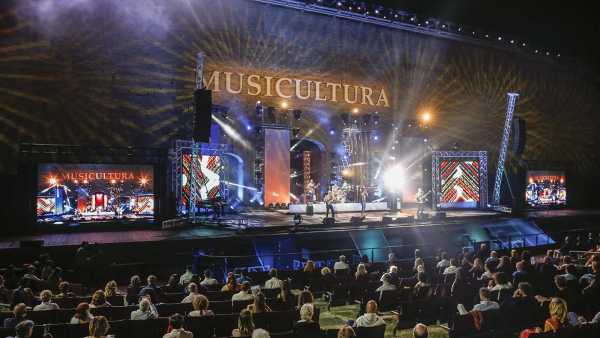 Oggi in TV: Torna Musicultura - Su Rai2 con Enrico Ruggeri