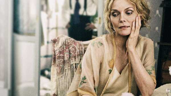 Stasera in Tv: Su Rai5 (canale 23) il film "Chéri" - Stephen Frears dirige Michelle Pfeiffer e Kathy Bates
