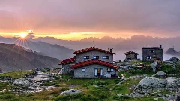 Oggi in Tv: Su Radio Live "Il Rifugio Segantini" - Con Ernesto Goio il racconto delle nostre montagne Oggi in Tv: Su Radio Live "Il Rifugio Segantini" - Con Ernesto Goio il racconto delle nostre montagne