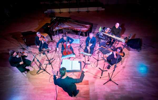 Darknesse visible: suoni e colori con FontanaMIX Ensemble