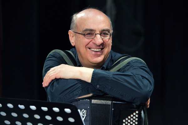 GERMANO MAZZOCCHETTI ensemble ai Giardini della Filarmonica fra sonorità popolari e citazioni jazz con alcune novità. Apertura di giornata con il debutto romano di Sara Metafune