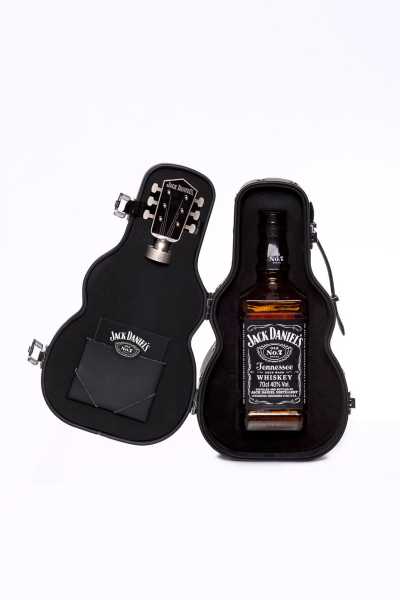 JACK DANIEL'S con Cesvi #INSIEMEPERLAMUSICA - 500 Guitar Case da collezione in vendita esclusiva su VINO75 - Il ricavato sarà devoluto al fondo ideato insieme a Elio e le Storie Tese e Trio Medusa