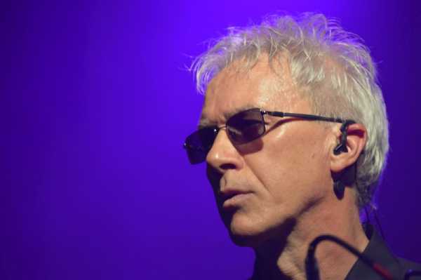 SILVIO CAPECCIA: la versione in piano solo di "VIVO DA RE", l'indimenticabile brano dei Decibel estratto dal nuovo album del tastierista della band “SILVIO CAPECCIA PLAYS DECIBEL–Piano Solo”