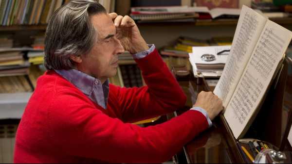 Stasera in TV: Riccardo Muti protagonista del Servizio Pubblico - Da giovedì 29 ottobre su Rai5 la serie "Prove e Concerto"