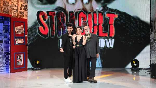 Stasera in Tv: Il meglio del cinema in compagnia di Stracult Live Show - Su Rai2 con Andrea Delogu, Fabrizio Biggio e Marco Giusti
