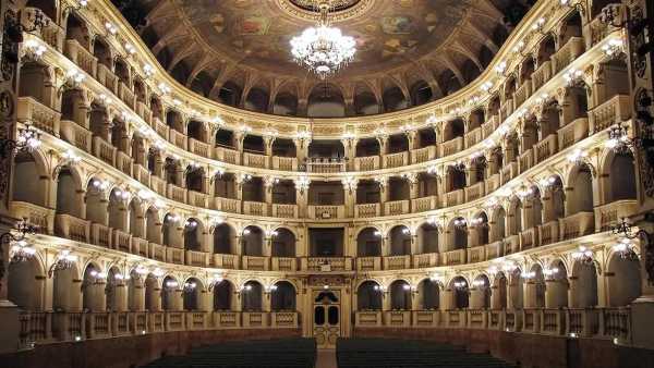 Stasera in Tv: Su Rai5 (canale 23) "Andrea Chénier" firmato da Giancarlo del Monaco - Dal Comunale di Bologna con Josè Cura e Maria Guleghina protagonisti