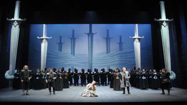 Stasera in TV: Su Rai5 (canale 23) "I puritani" - Michele Mariotti sul podio del Teatro Comunale di Bologna