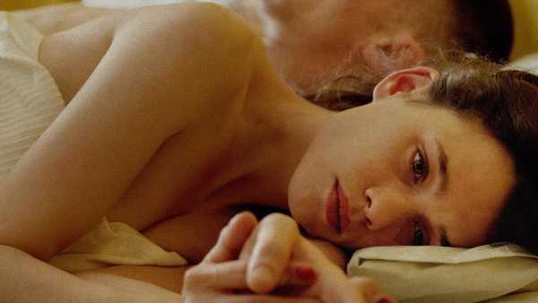 Stasera in TV: Su Rai Movie (canale 24) "Alaska" - Elio Germano e Astrid Bergès-Frisbey in una storia d'amore tormentata