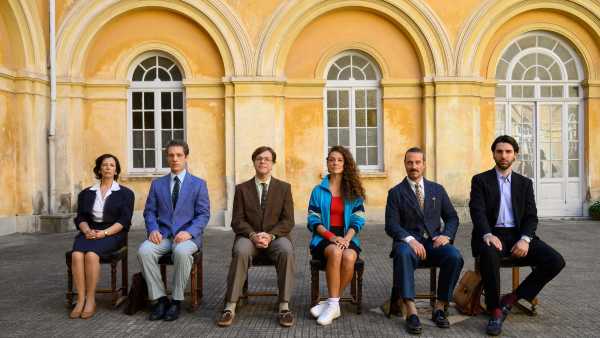 Stasera in TV: Torna "Il Collegio" e porta i ragazzi nel 1992 - Al via la quinta edizione del docu-reality di Rai2. Voce narrante di Giancarlo Magalli